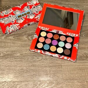 Pat McGrath Labs Luminous Legends Mega Eyeshadow Palette (NEW & NEVER SWATCHED)